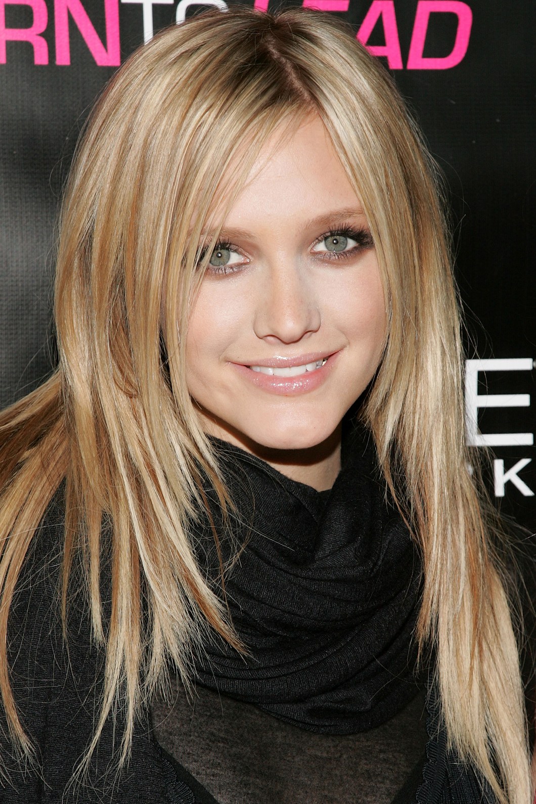 Download High quality Ashlee Simpson wallpaper / Celebrities Female / 1060x1590