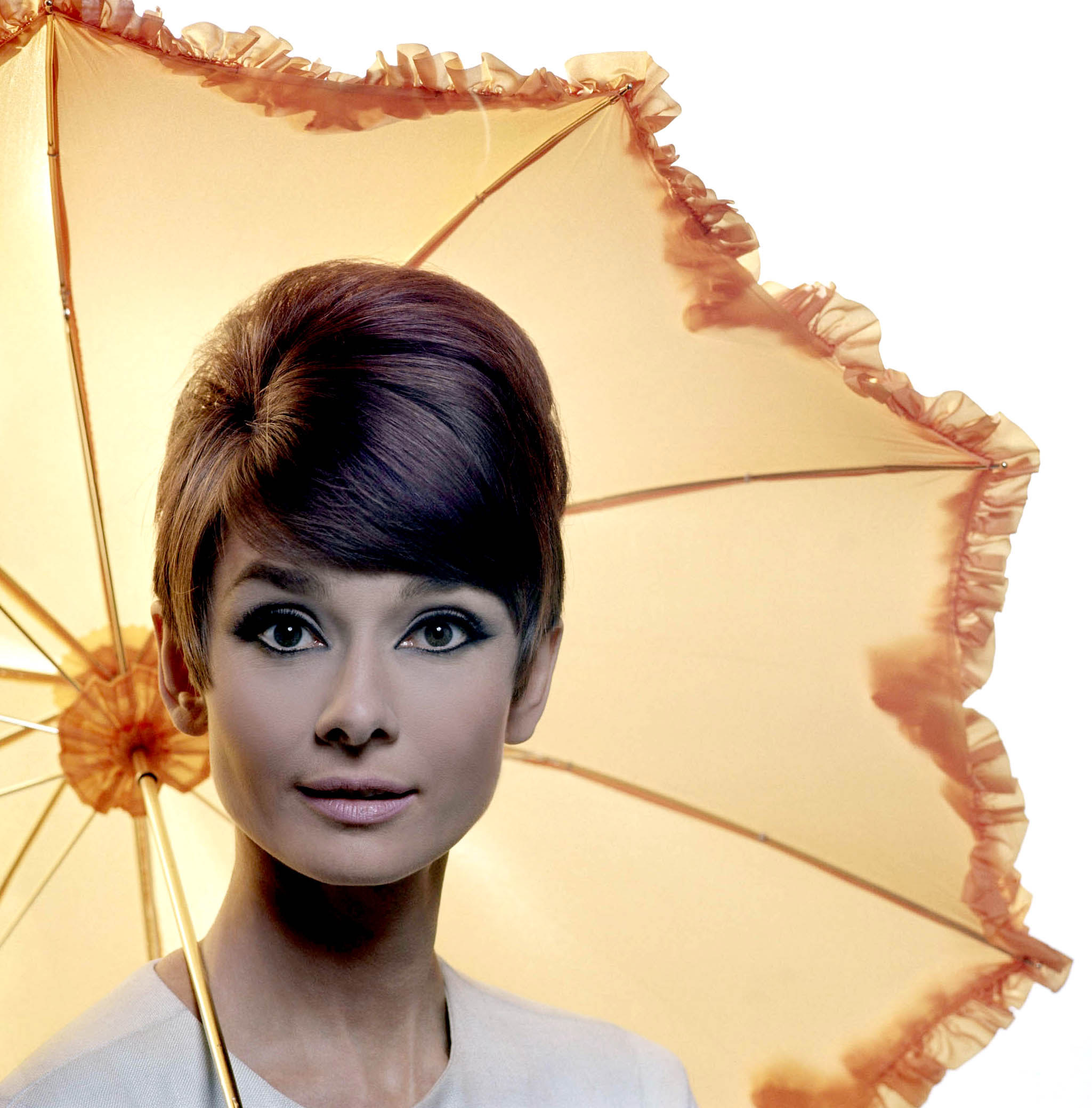 Download HQ Audrey Hepburn wallpaper / Celebrities Female / 2049x2080