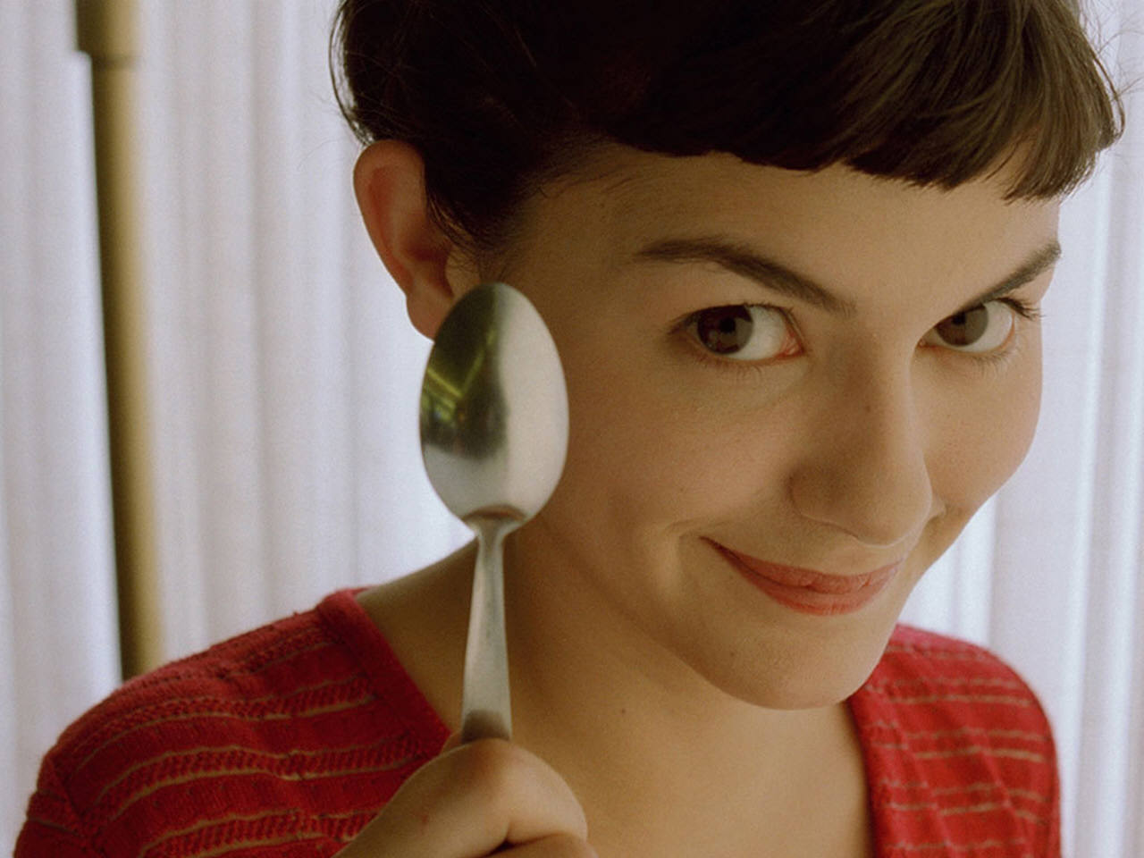 Download full size spoon Audrey Tautou wallpaper / 1280x960