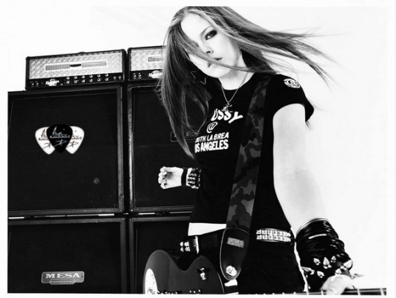 Free Send to Mobile Phone Avril Lavigne Celebrities Female wallpaper num.79