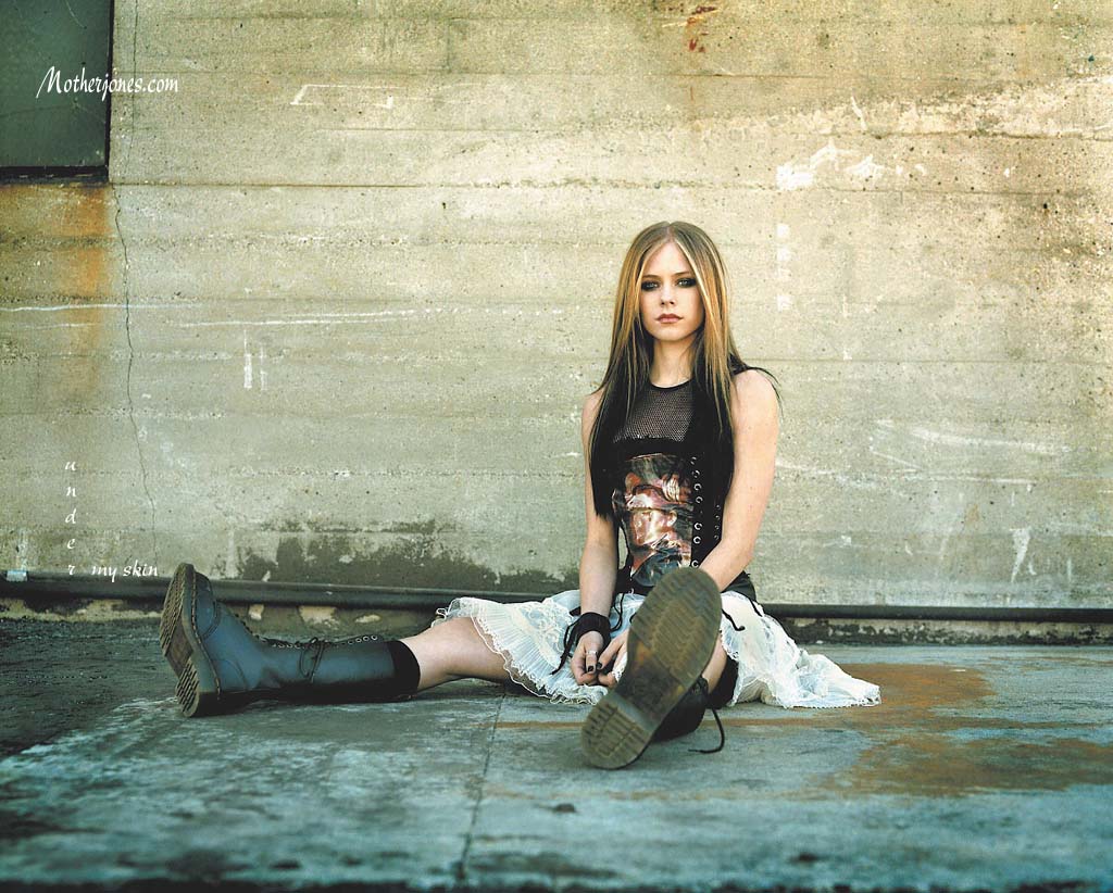 Download Avril Lavigne / Celebrities Female wallpaper / 1024x822