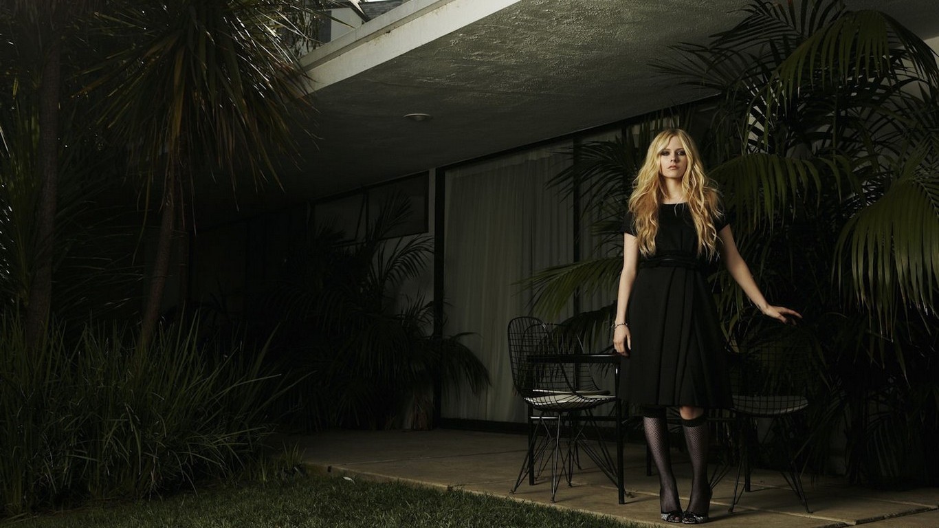 Download full size Avril Lavigne wallpaper / Celebrities Female / 1366x768