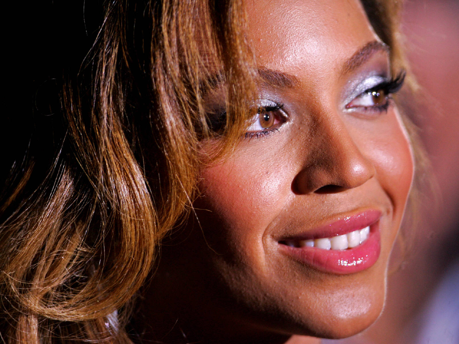 Download High quality Beyonce Knowles wallpaper / Celebrities Female / 1600x1200