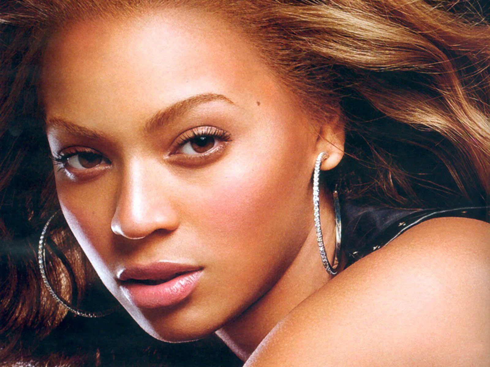 Download full size Beyonce Knowles wallpaper / Celebrities Female / 1600x1200