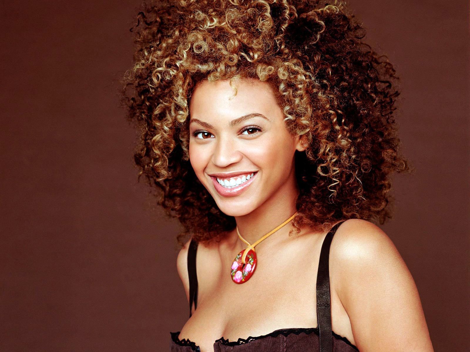 Download full size Beyonce Knowles wallpaper / Celebrities Female / 1600x1200