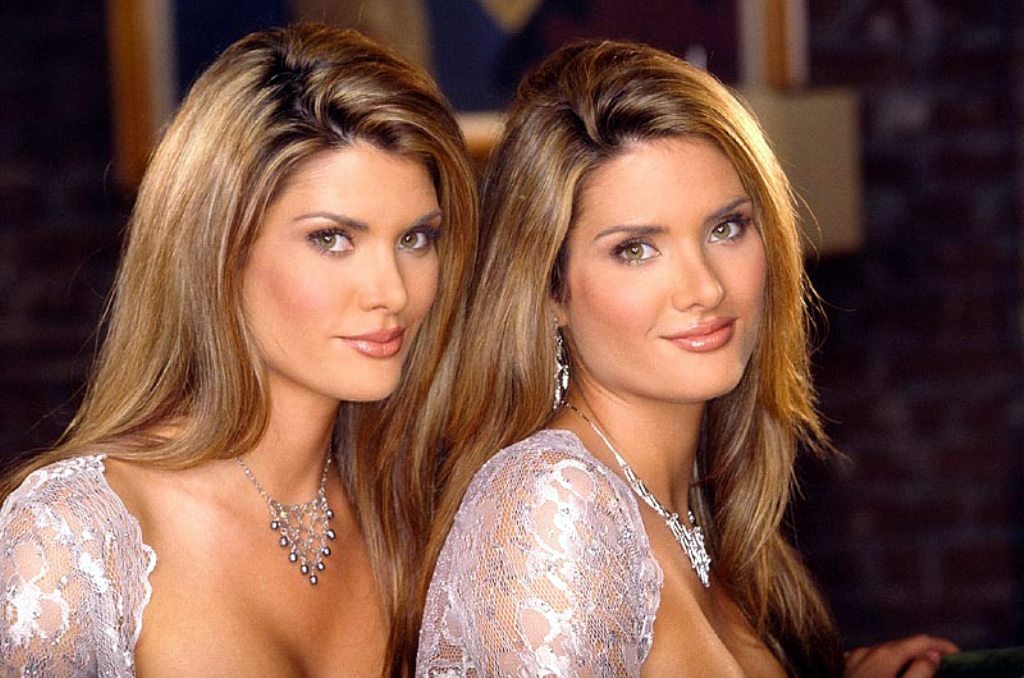 Download Beauty twins Campbell Sisters wallpaper / 1024x678