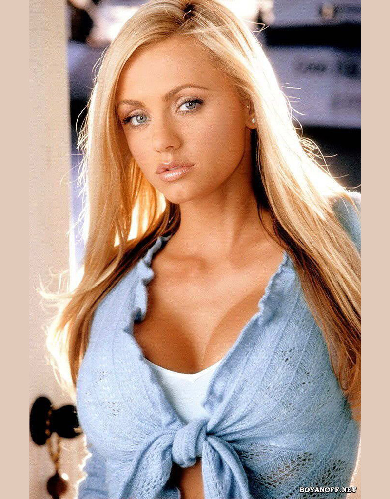 Download full size Cassandra Lynn wallpaper / Celebrities Female / 800x1024