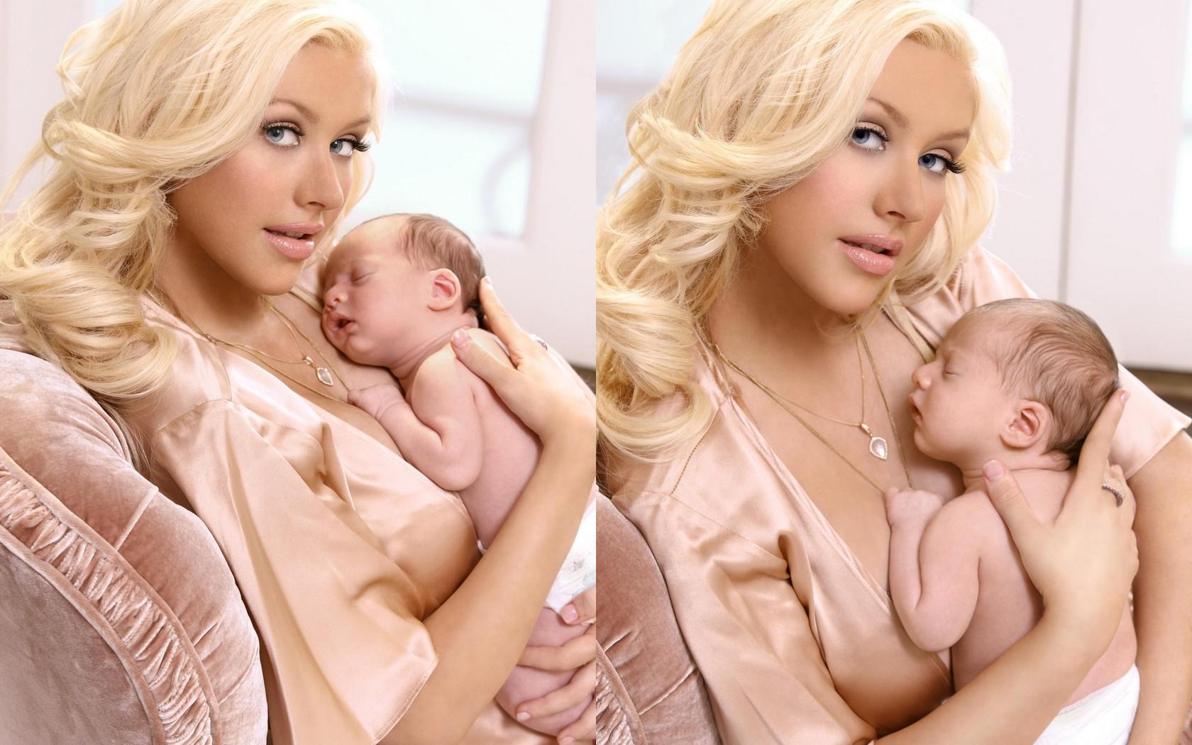 Download full size Christina Aguilera wallpaper / Celebrities Female / 1680x1050