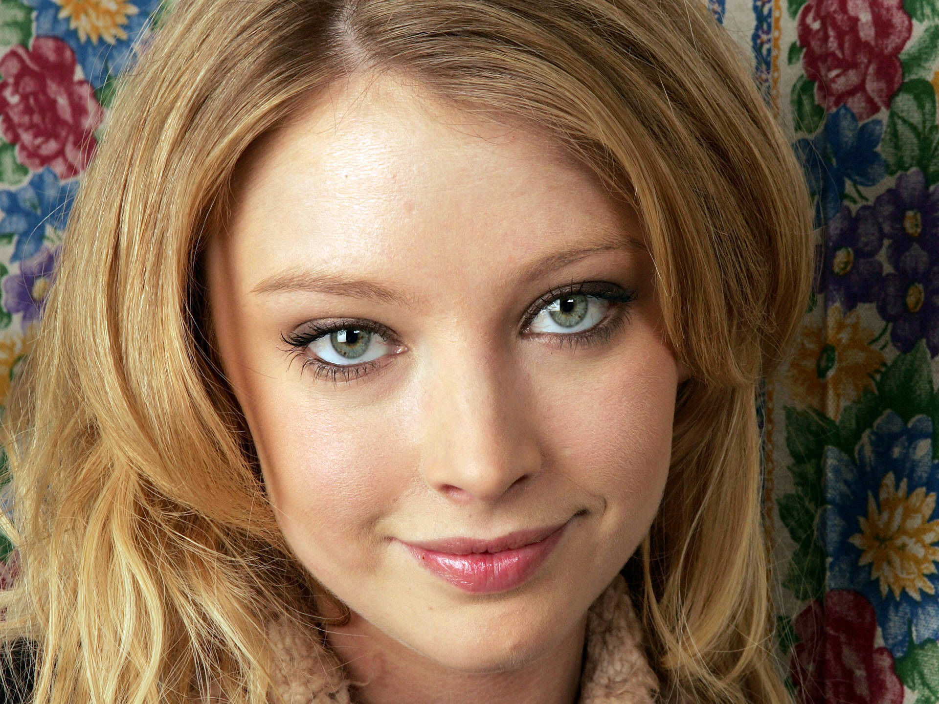 Download High quality Elisabeth Harnois wallpaper / Celebrities Female / 1920x1440