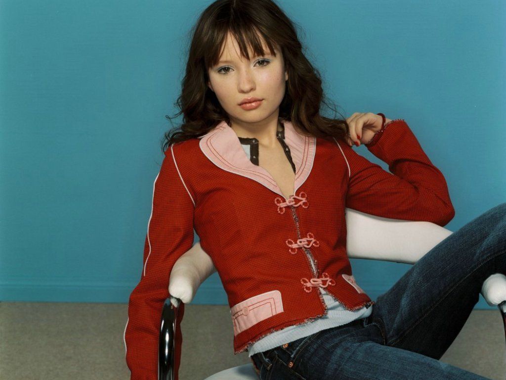 Download Emily Browning / Celebrities Female wallpaper / 1024x768