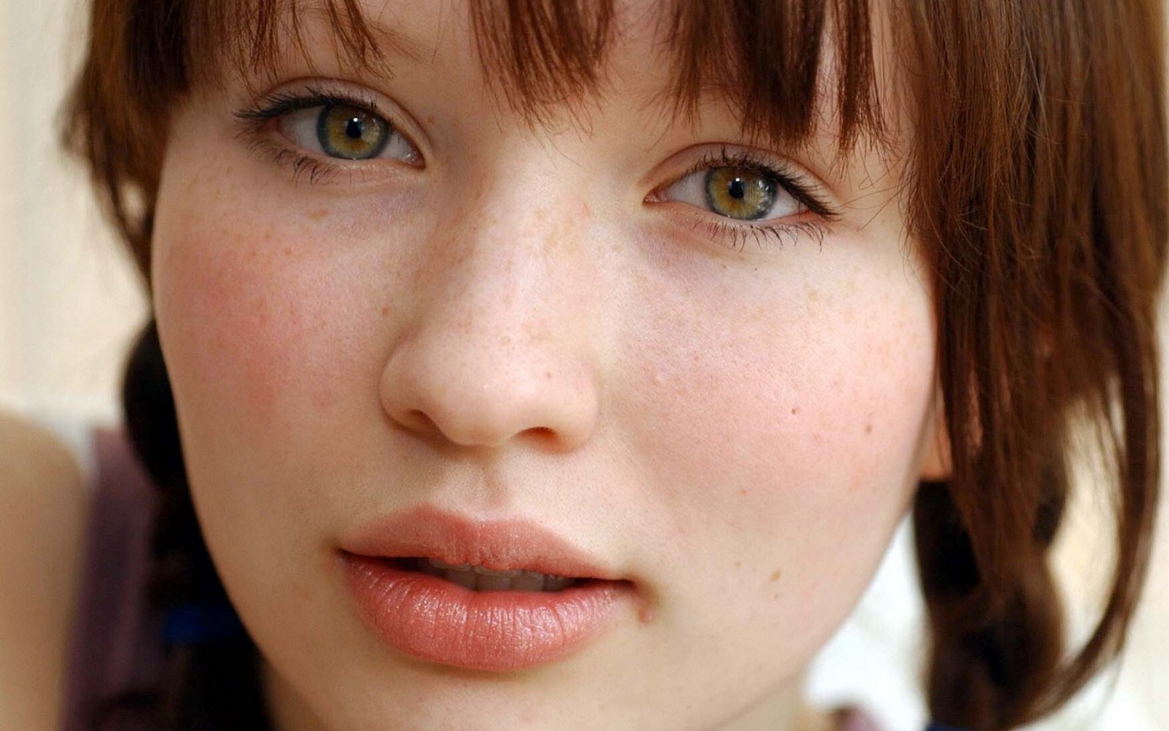 Download full size Emily Browning wallpaper / Celebrities Female / 1680x1050