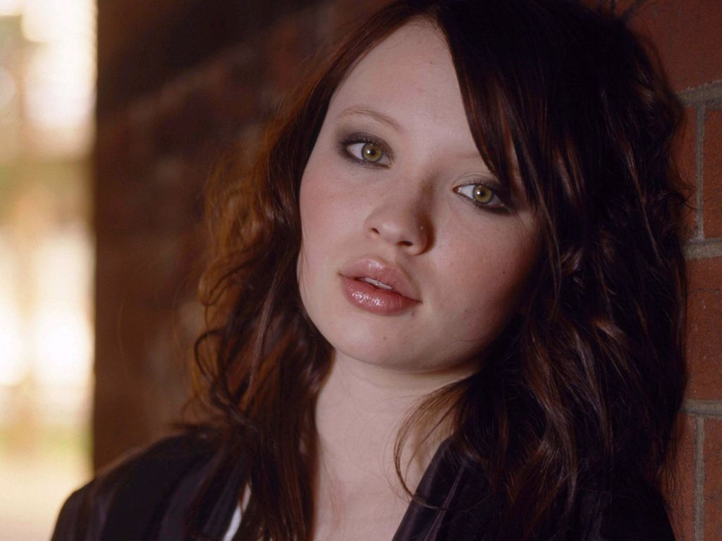 Download Emily Browning / Celebrities Female wallpaper / 1024x768