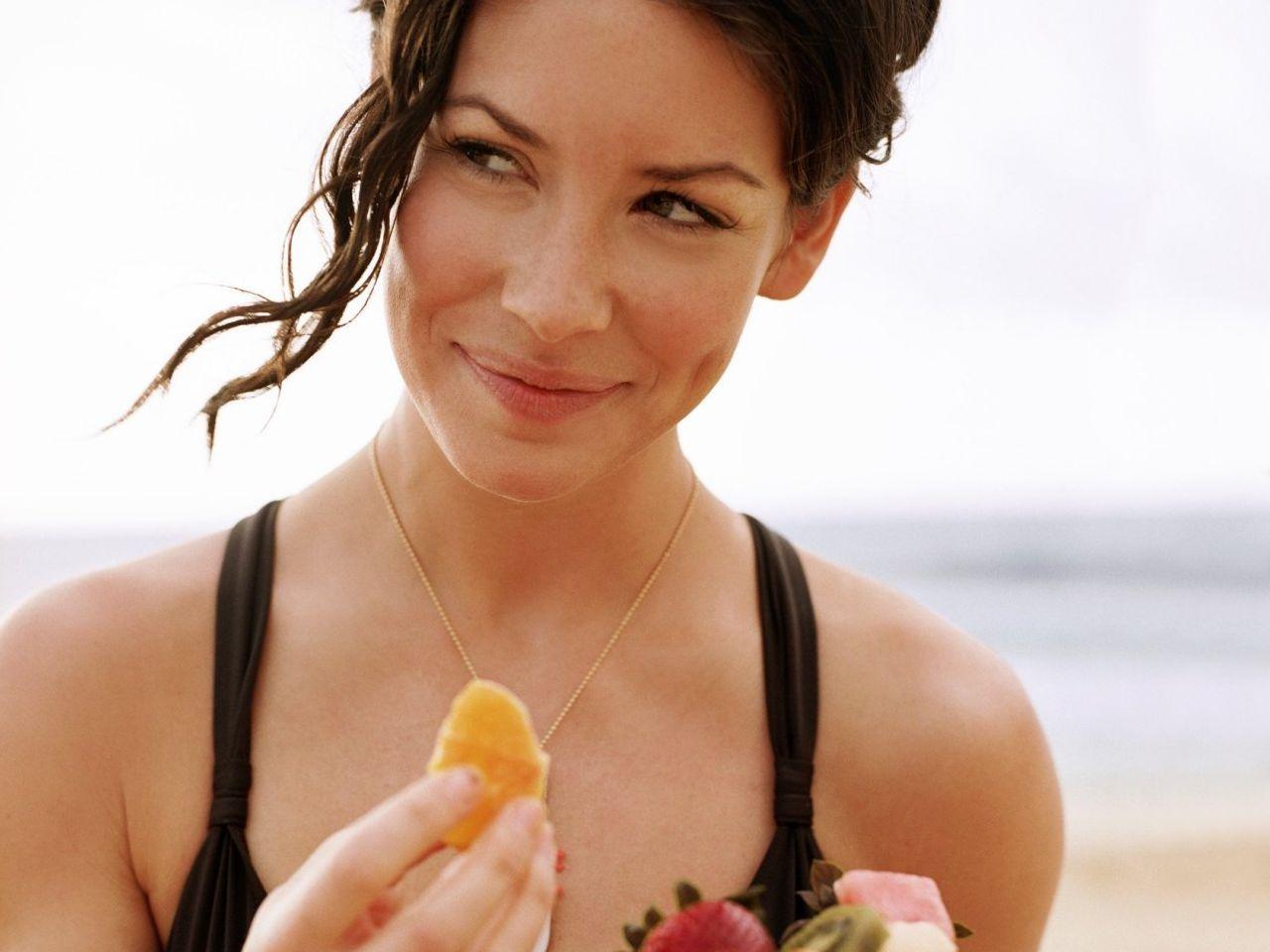 Download High quality Evangeline Lilly wallpaper / Celebrities Female / 1280x960