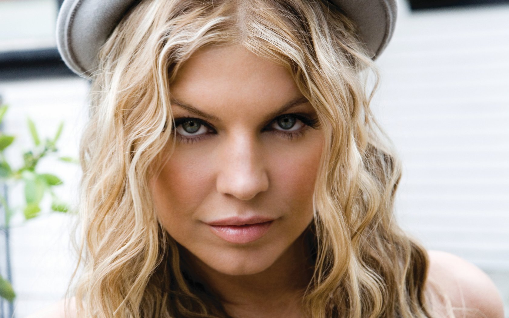 Download High quality Fergie wallpaper / Celebrities Female / 1680x1050