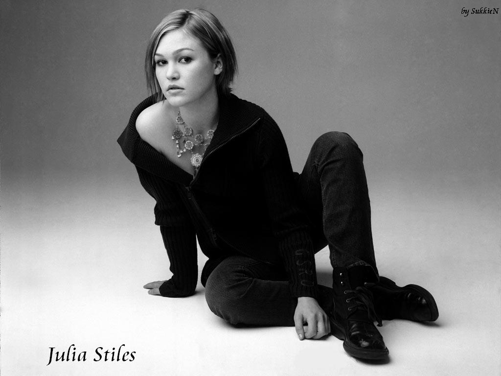 Full size Julia Stiles wallpaper / Celebrities Female / 1024x768