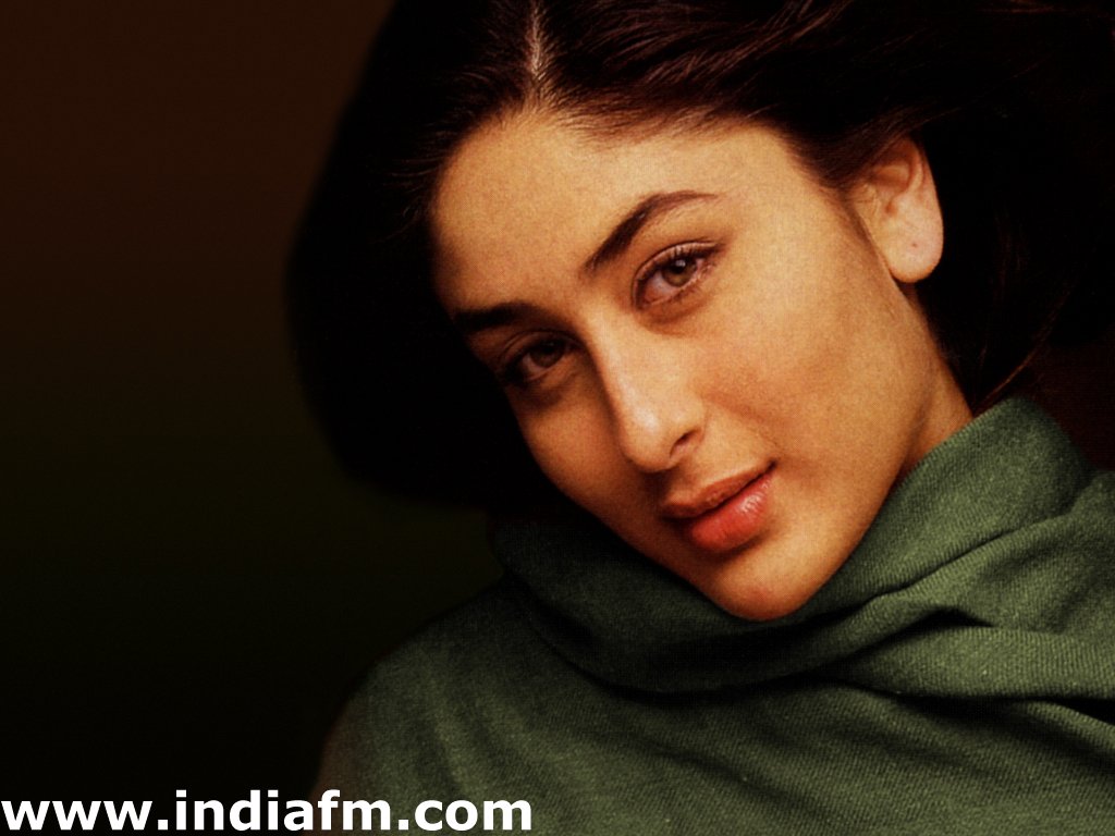 Download Kareena Kapoor / Celebrities Female wallpaper / 1024x768