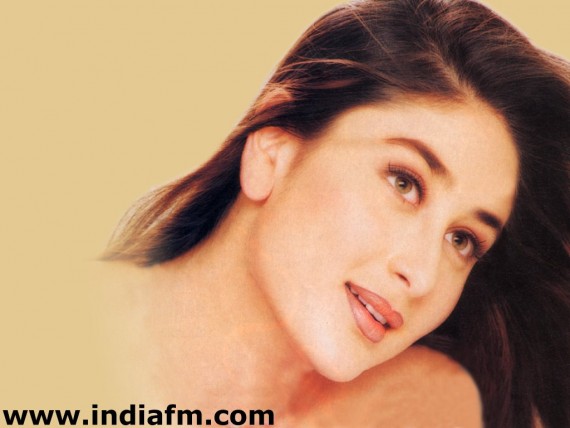 Free Send to Mobile Phone Kareena Kapoor Celebrities Female wallpaper num.9