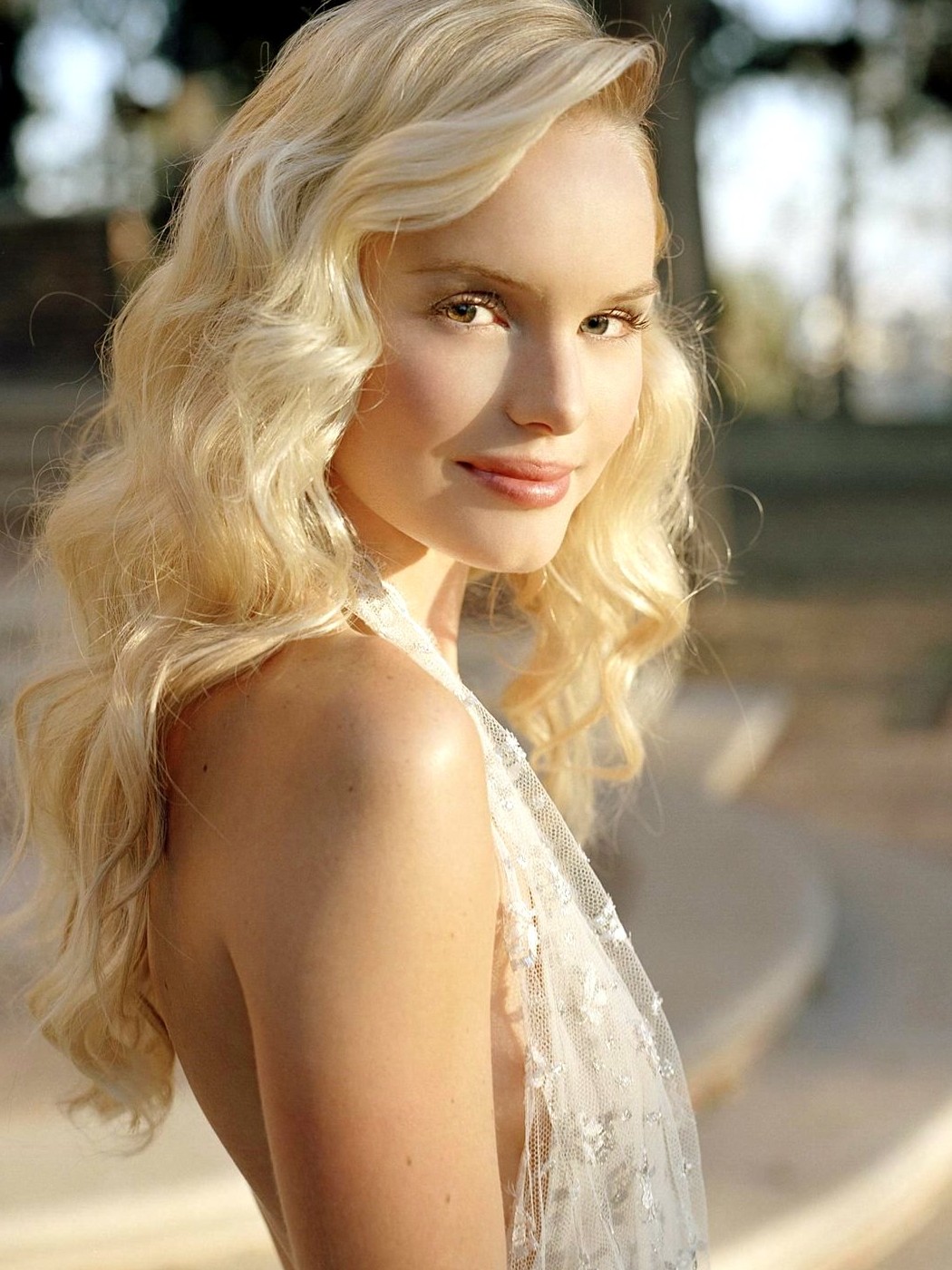 Download High quality look back Kate Bosworth wallpaper / 1050x1400