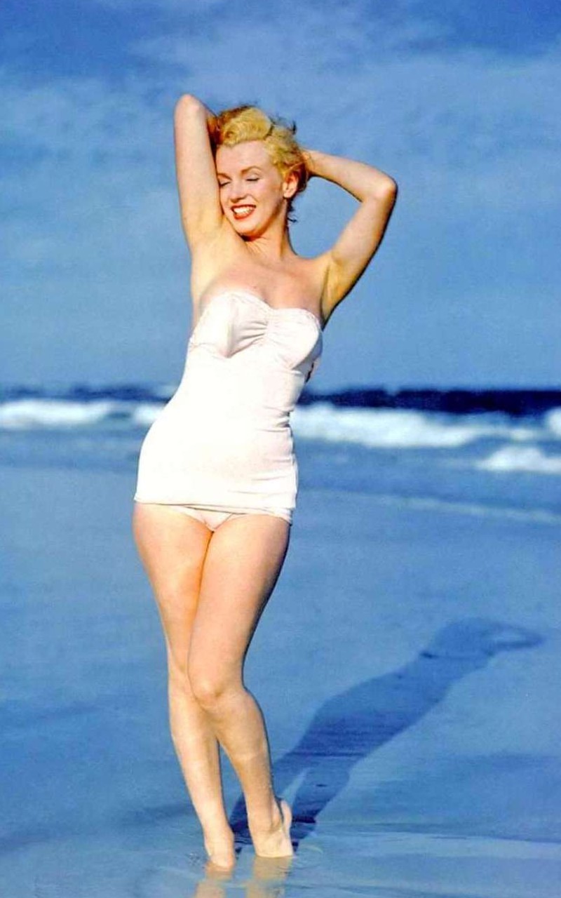Download full size Marilyn Monroe wallpaper / Celebrities Female / 800x1280