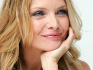 Michelle Pfeiffer / Celebrities Female