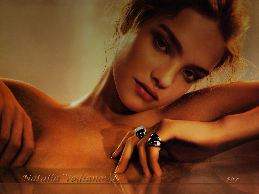 Download Natalia Vodianova / Celebrities Female wallpaper / 1024x768
