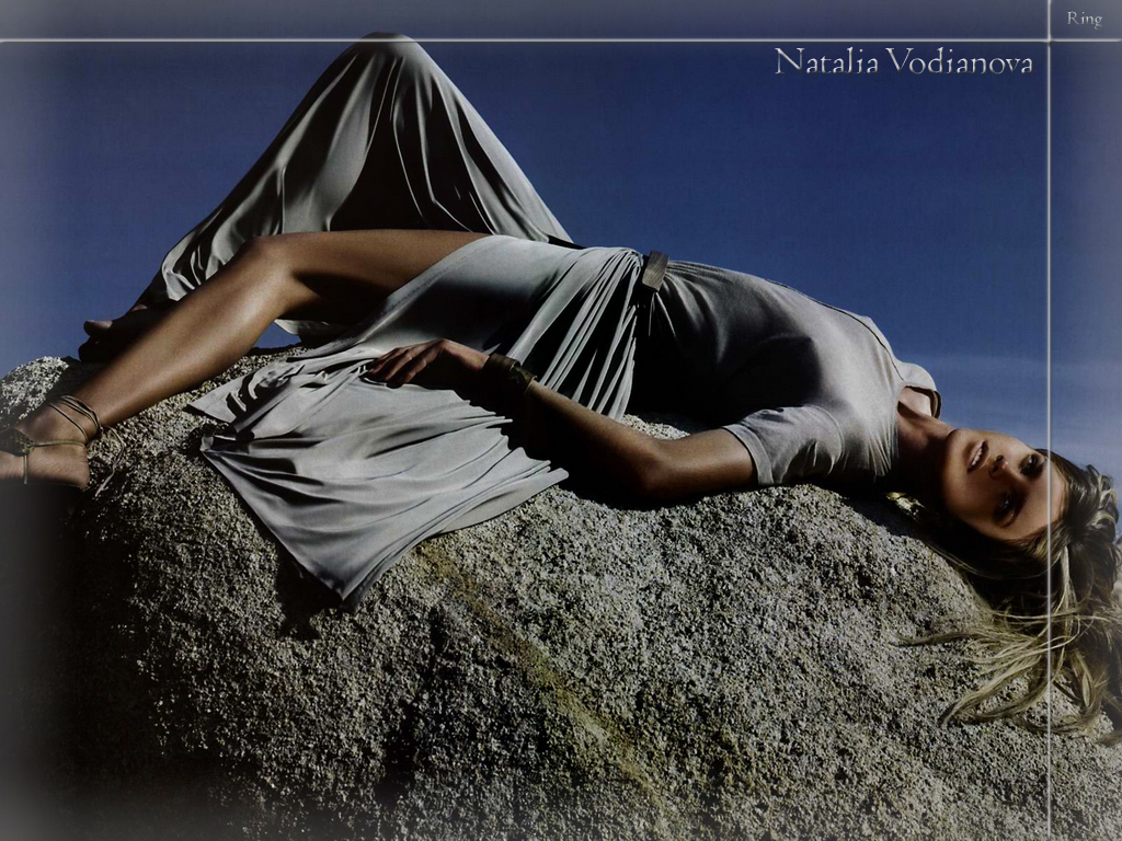 Full size Natalia Vodianova wallpaper / Celebrities Female / 1024x768