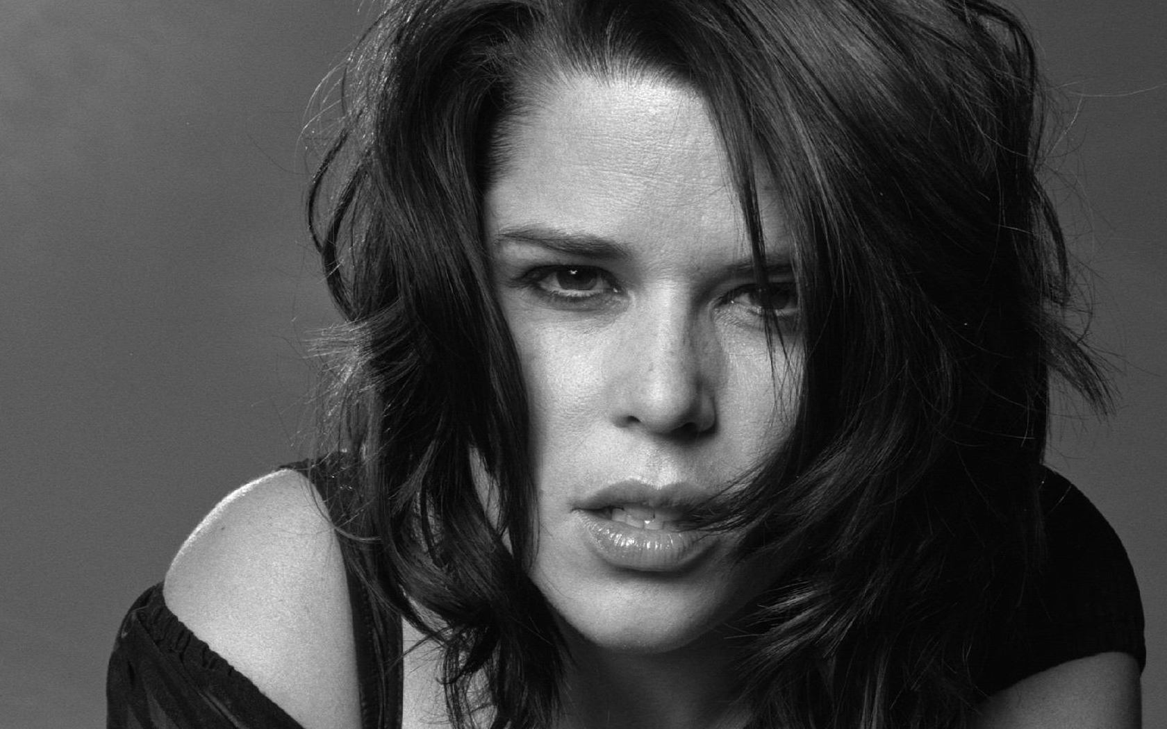Download full size Neve Campbell wallpaper / Celebrities Female / 1680x1050