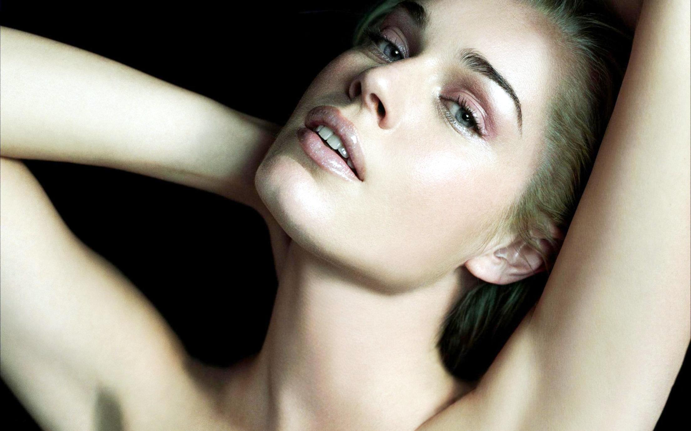 Download full size Rebecca Romijn wallpaper / Celebrities Female / 2208x1380