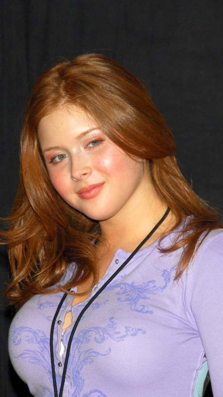 Download full size young fat Renee Olstead wallpaper / 900x1600