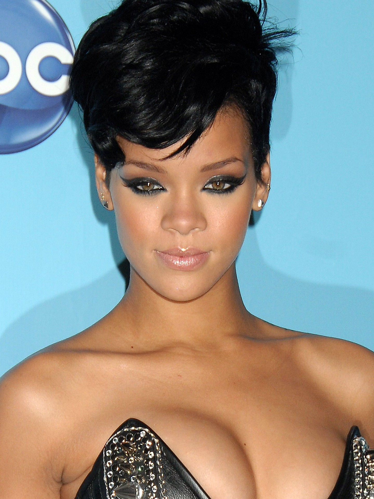 Download High quality Rihanna wallpaper / Celebrities Female / 1440x1920