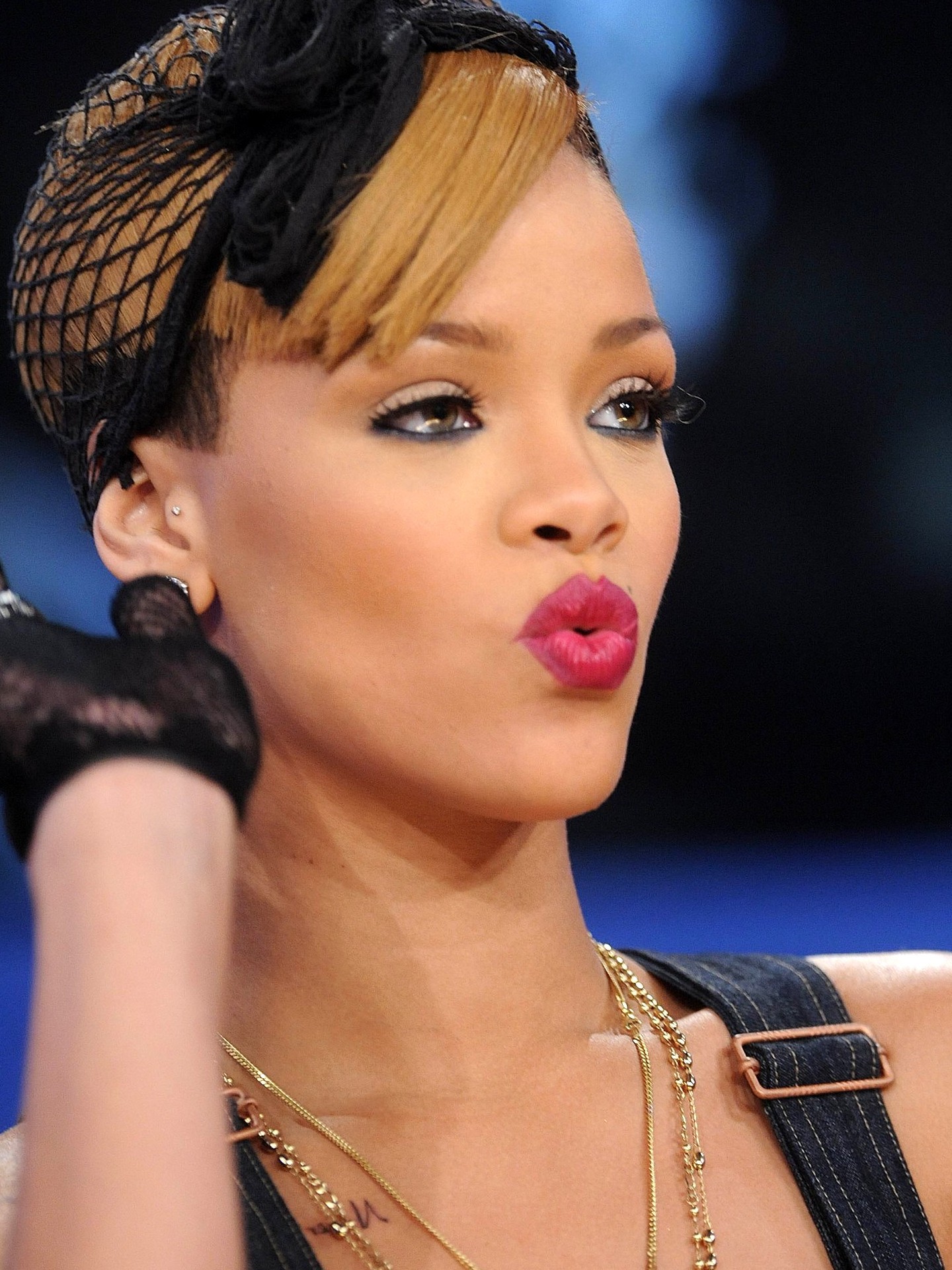 Download HQ Rihanna wallpaper / Celebrities Female / 1440x1920