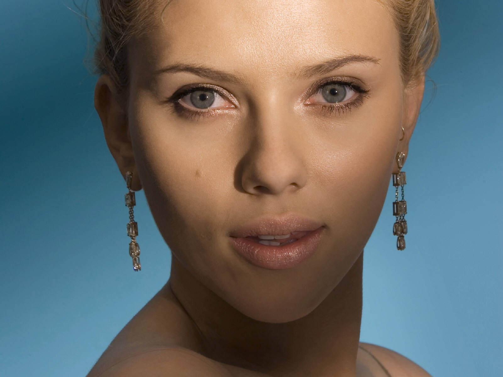 Download High quality Scarlett Johansson wallpaper / Celebrities Female / 1600x1200