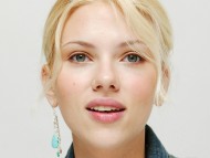 Scarlett Johansson / Celebrities Female