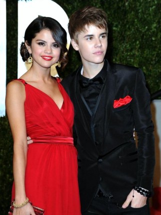 Free Send to Mobile Phone With Justin Bieber Selena Gomez wallpaper num.39