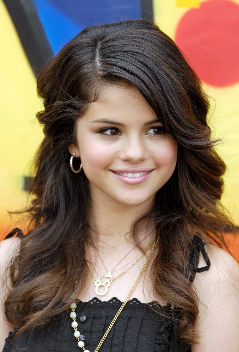 Download HQ Selena Gomez wallpaper / Celebrities Female / 800x1179