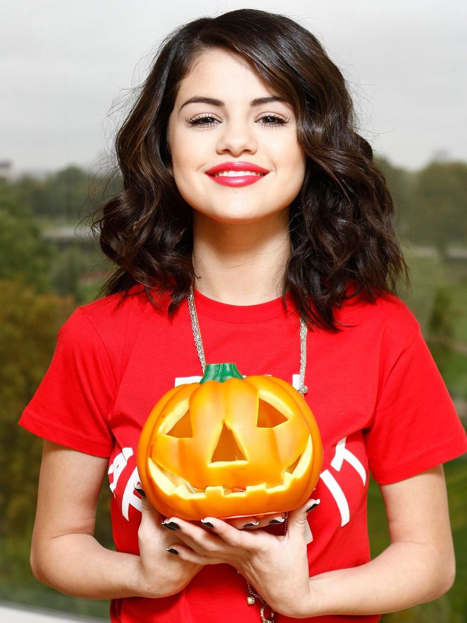 Download High quality Selena Gomez wallpaper / Celebrities Female / 960x1280
