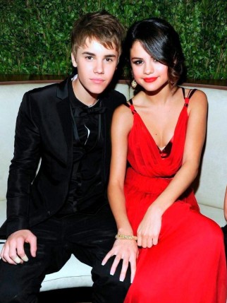 Free Send to Mobile Phone With Justin Bieber Selena Gomez wallpaper num.36