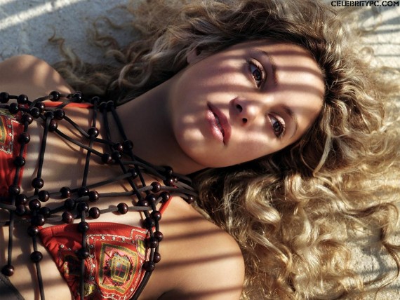Free Send to Mobile Phone Shakira Celebrities Female wallpaper num.76