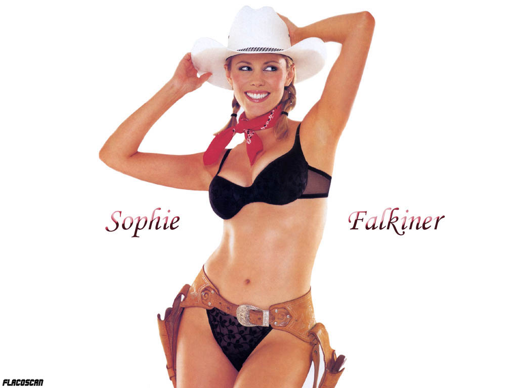 Download Sophie Falkiner / Celebrities Female wallpaper / 1024x768