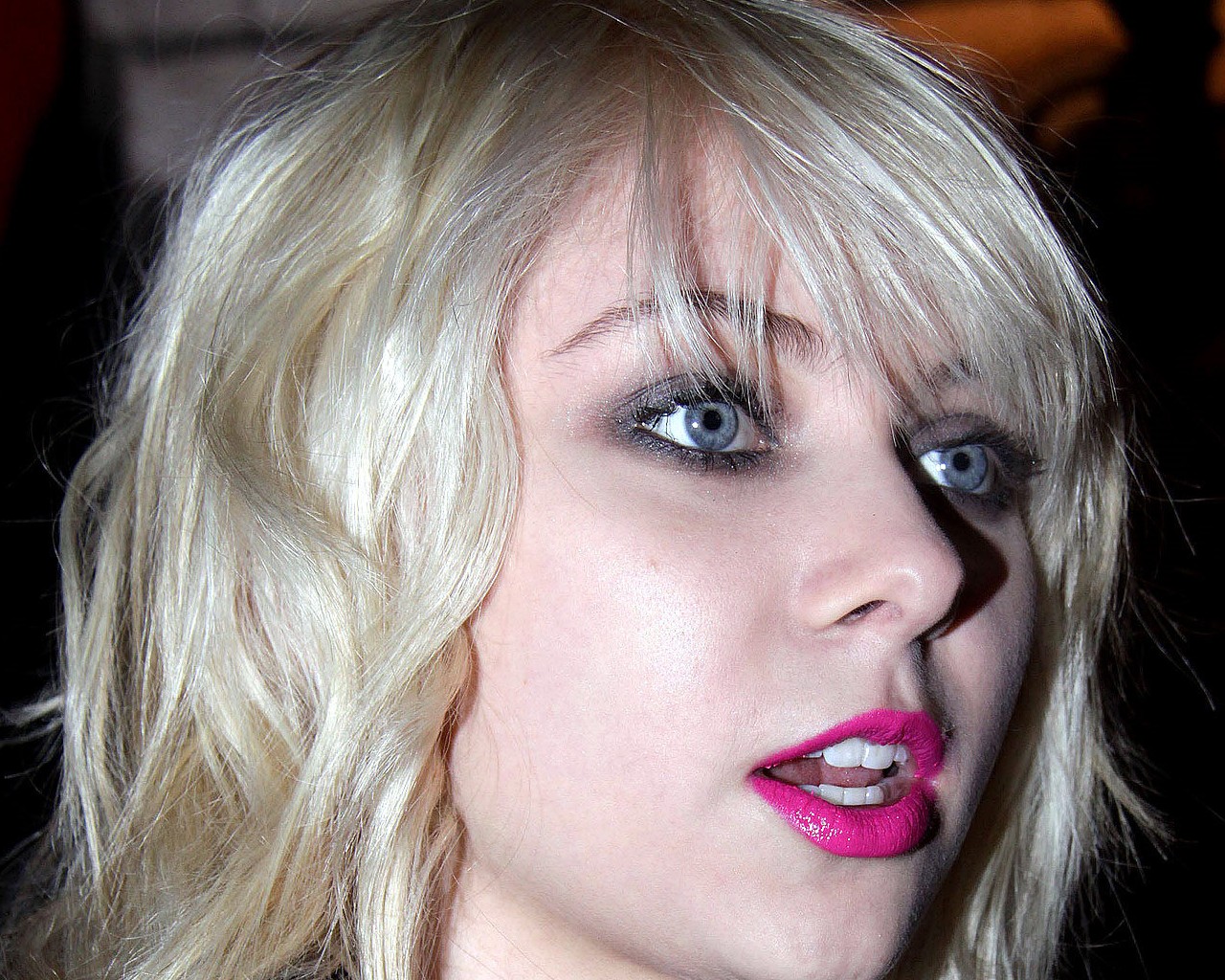 Download full size Taylor Momsen wallpaper / Celebrities Female / 1280x1024
