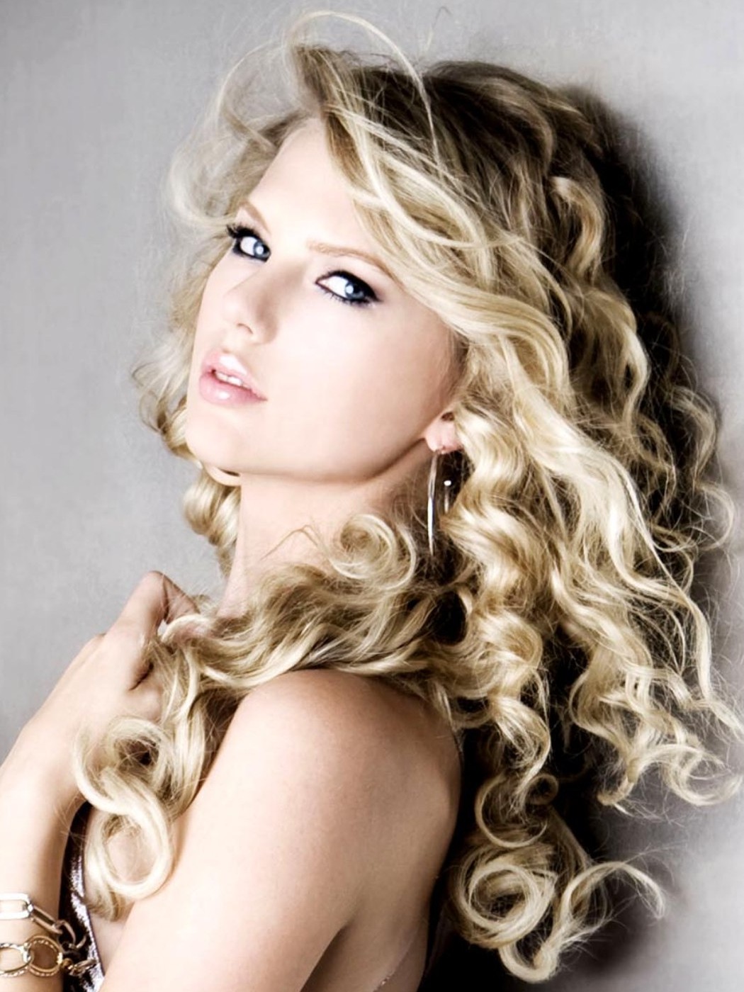 Download full size Taylor Swift wallpaper / Celebrities Female / 1050x1400
