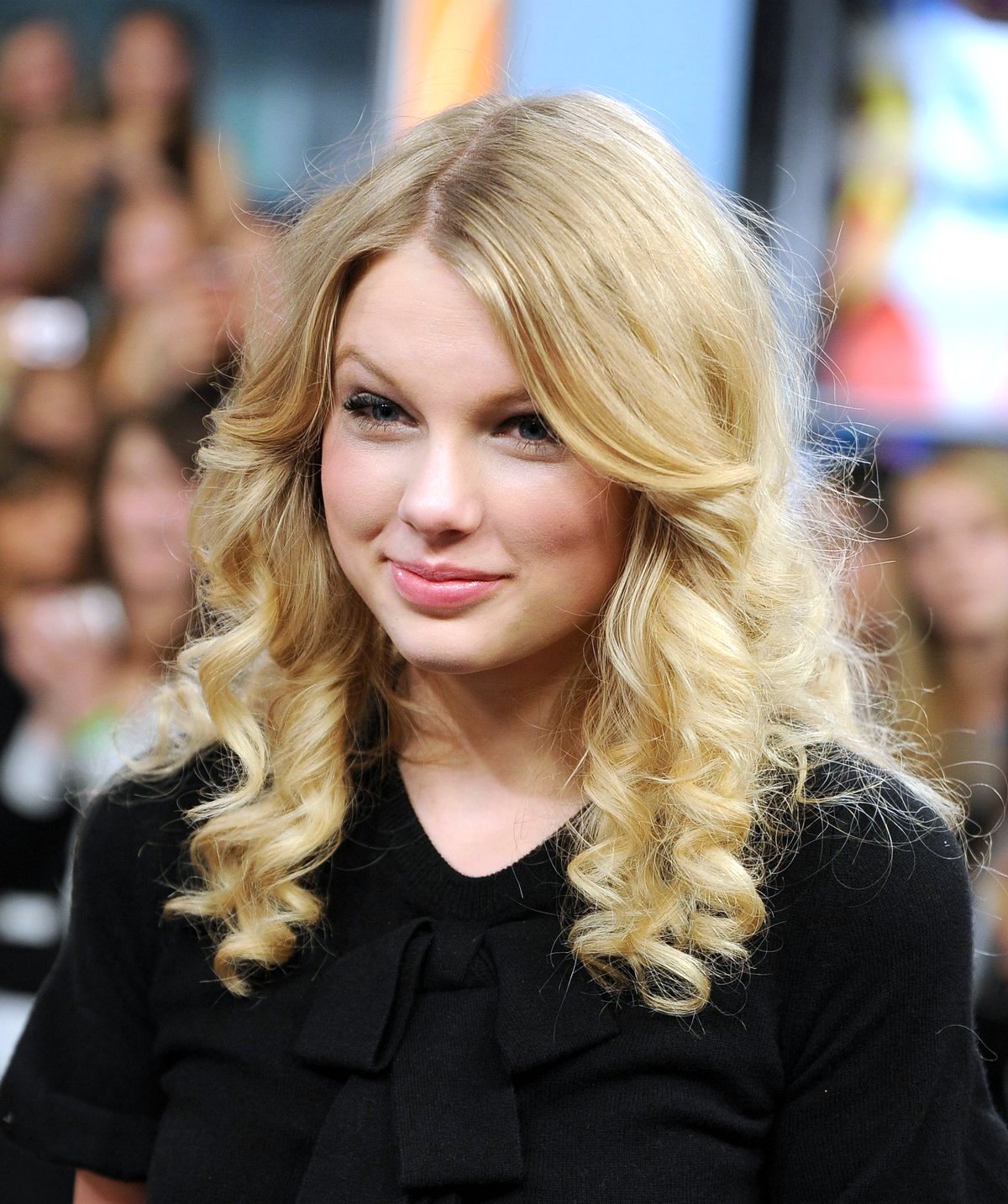 Download High quality Taylor Swift wallpaper / Celebrities Female / 1200x1434