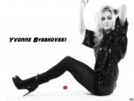 Yvonne Strahovski / Celebrities Female