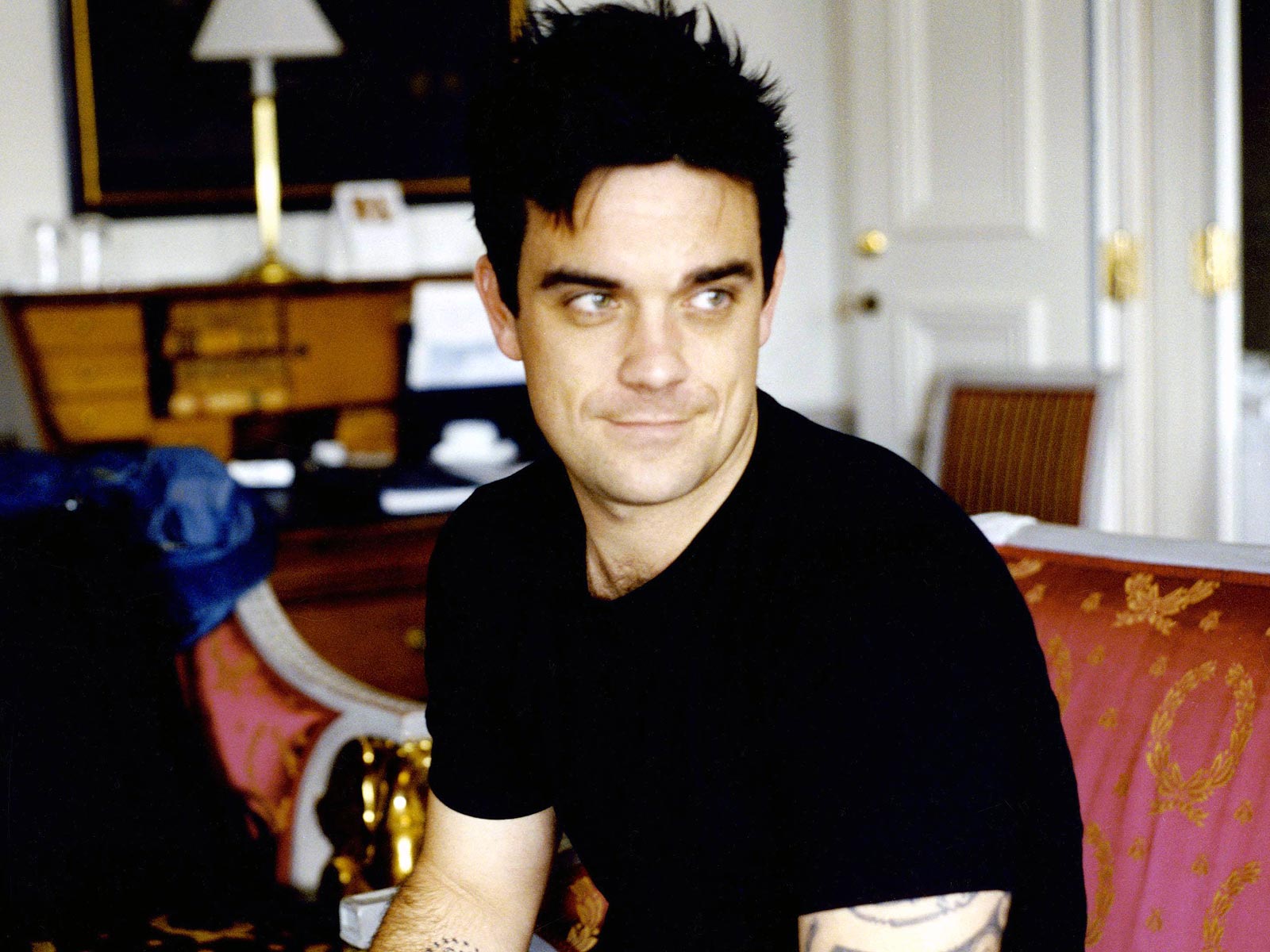 Download High quality Robbie Williams wallpaper / Music / 1600x1200