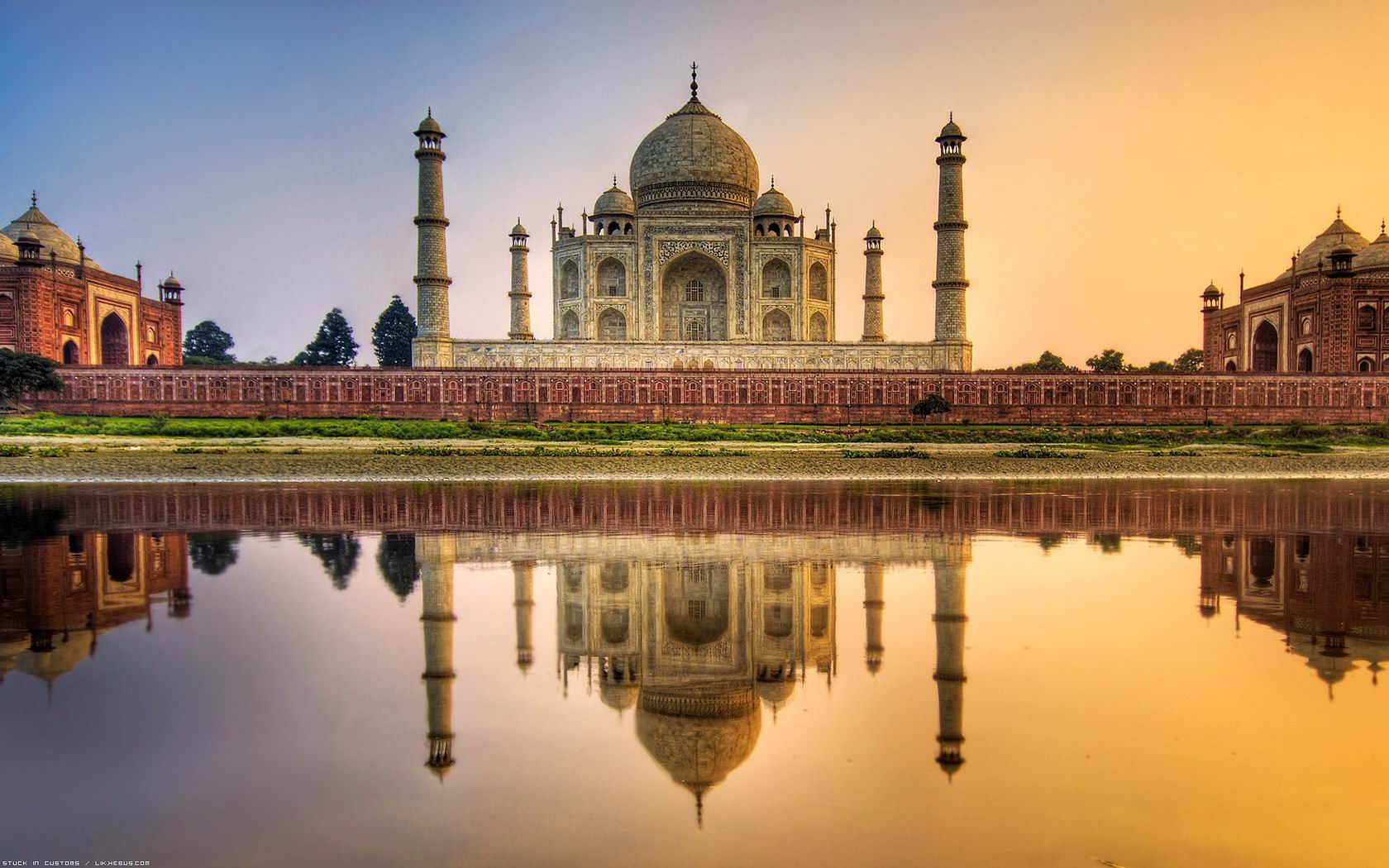 Download full size Taj Mahal Architecture wallpaper / 1680x1050