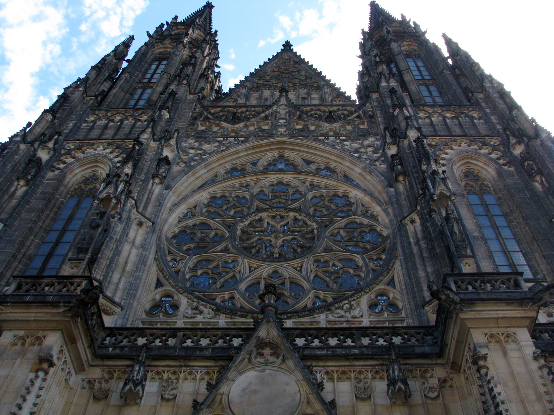 Download High quality Front of Saint Vitus Cathedral Architecture wallpaper / 1920x1440