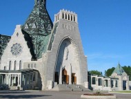 Download Sanctuaire Notre-Dame-du-Cap / Architecture