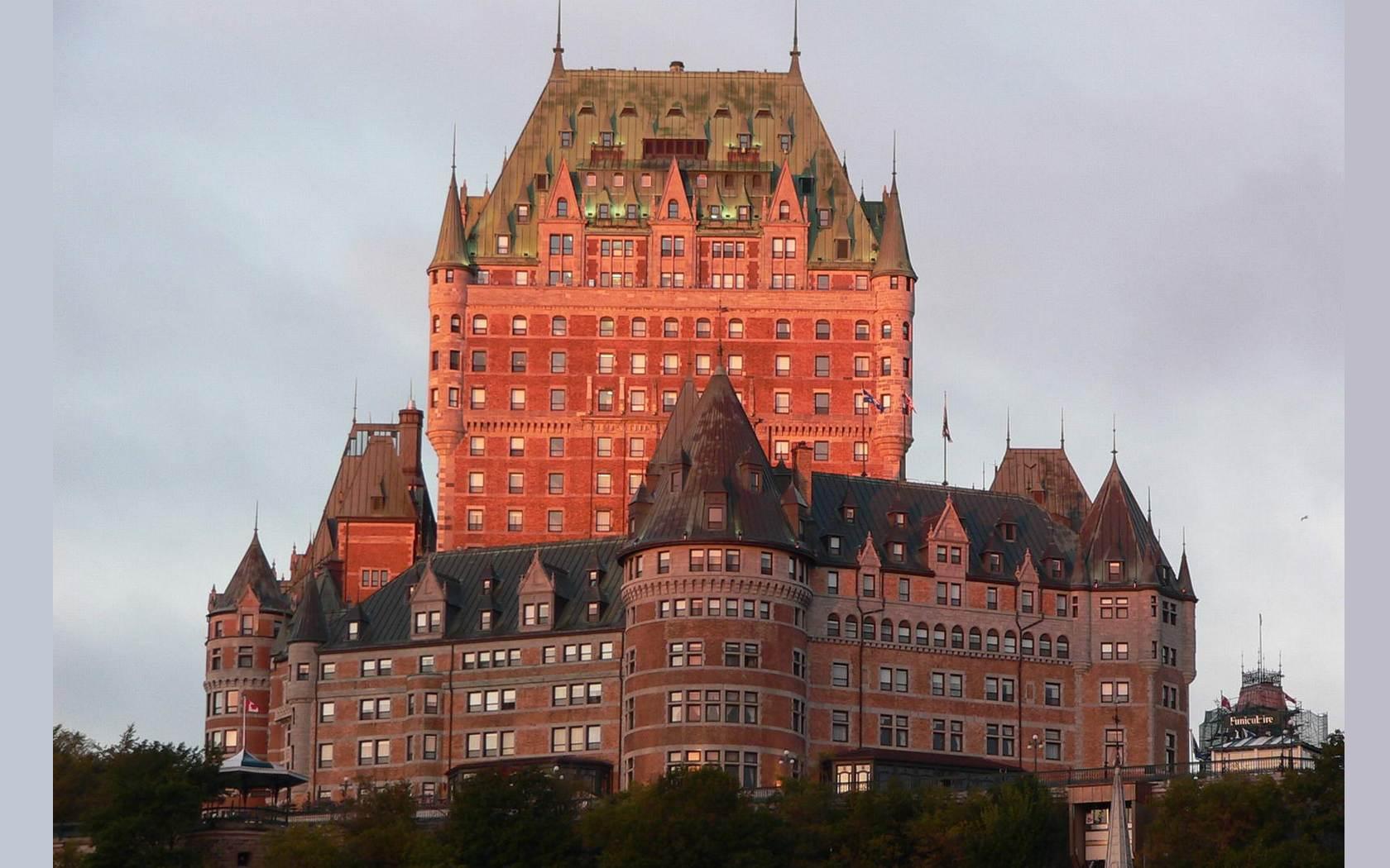 Download High quality Chateau Frontenac, Quebec, Canada Architecture wallpaper / 1680x1050
