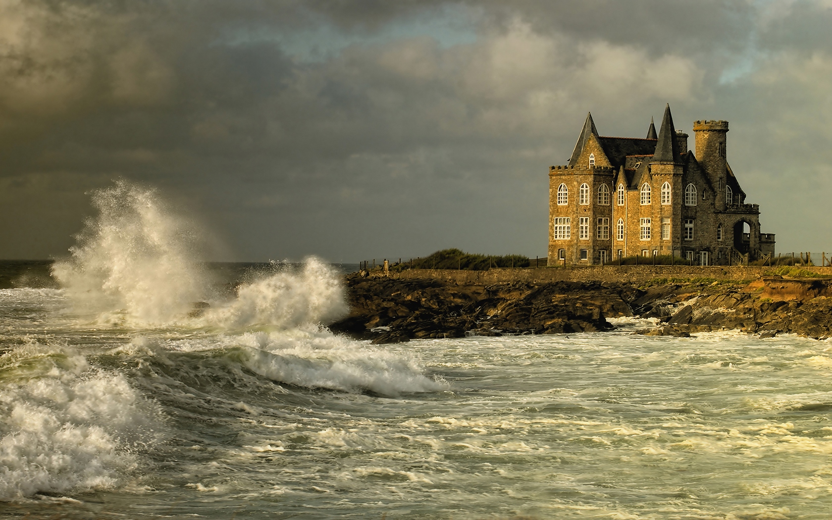 Download High quality Chateau D'Ocean Architecture wallpaper / 1680x1050