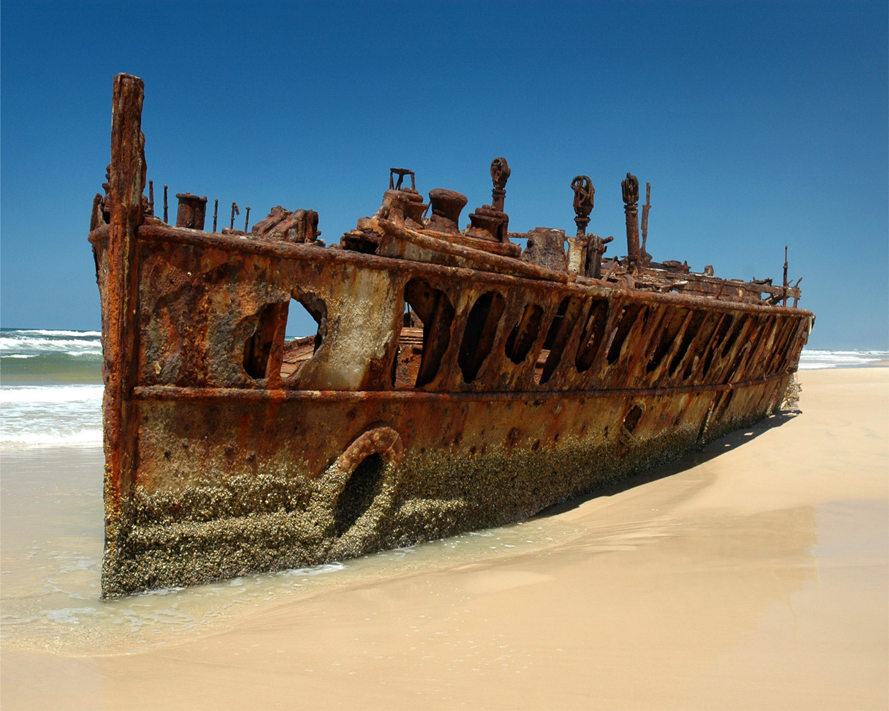 Download HQ old rusty boat Beaches wallpaper / 1280x1024